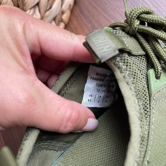 Nike women’s green sneakers. Stretchy on top, good for wide foot. Hardly worn. - Picture 6 of 7